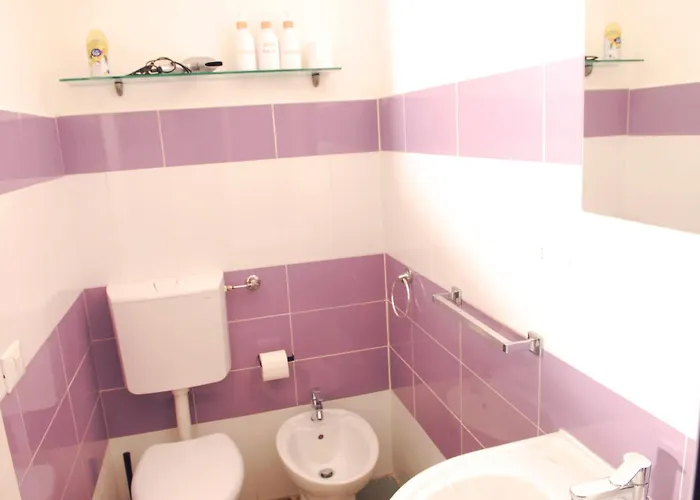 Vara Self Check In Private Parking Ceparana